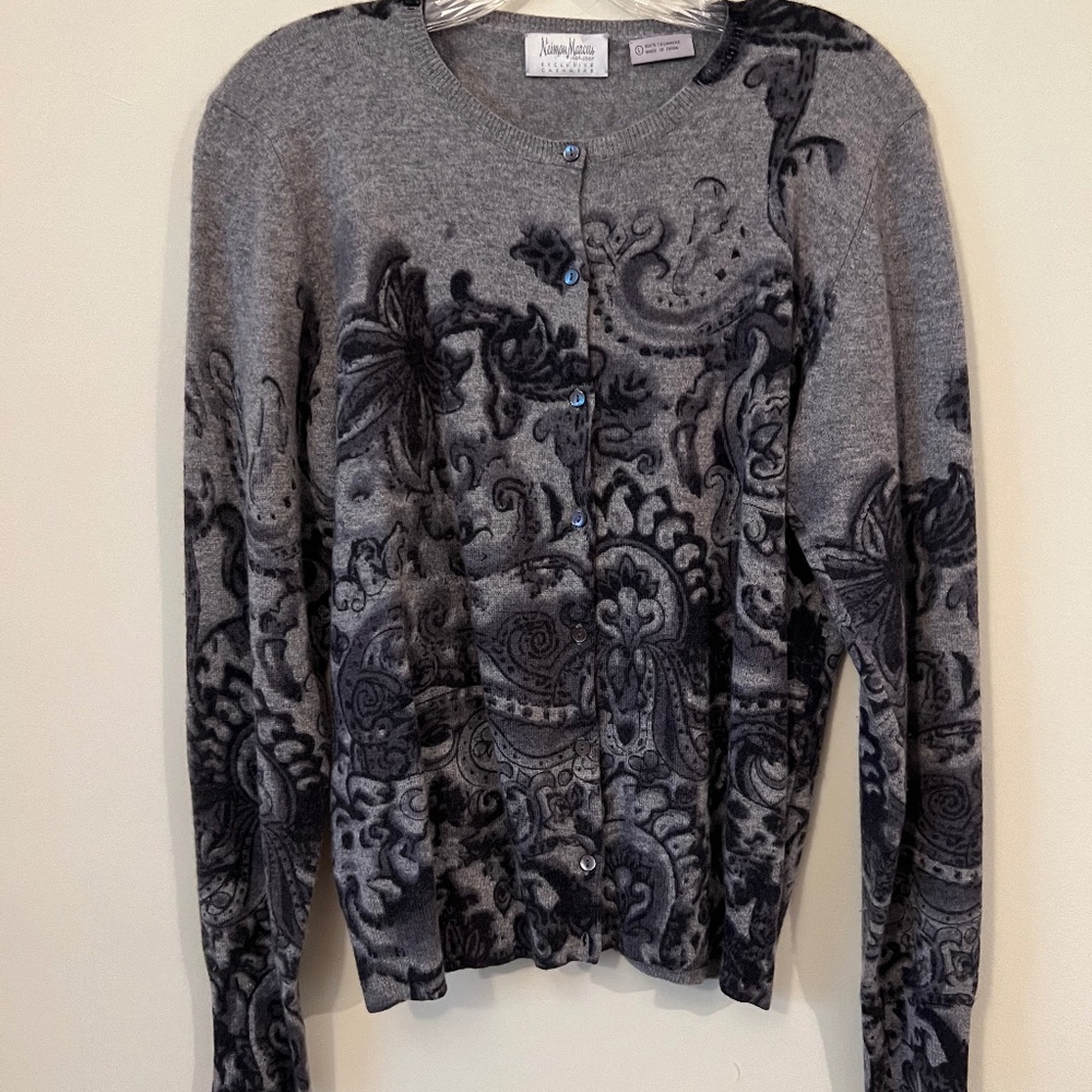 Neiman Marcus Exclusive Cashmere grey print cardigan